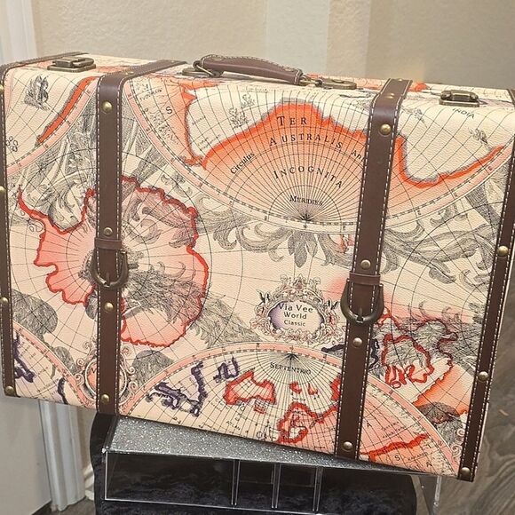 Vintiquwise World Map Print Suitcase/Decor - Picture 4 of 8